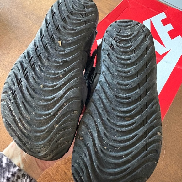 Nike Black Sandals Sleek Design - Picture 2 of 2